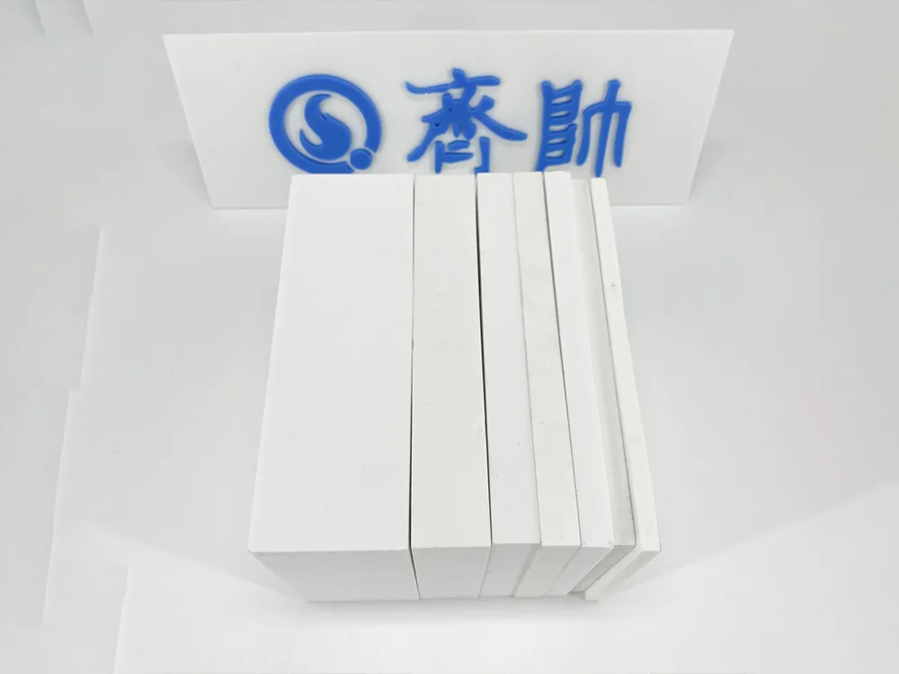 알루미나 세라믹 판은 어떤 재료입니까?